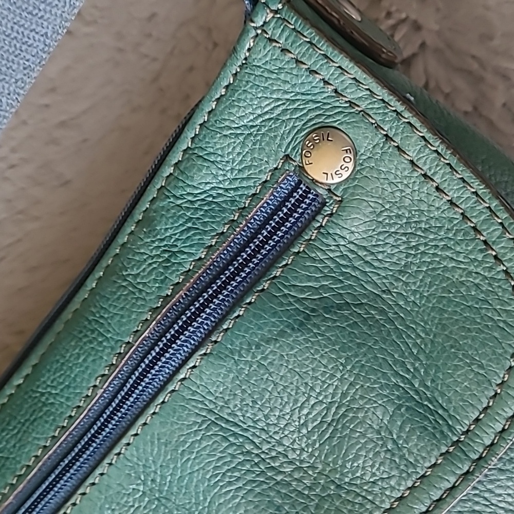 Fossil Leather Crossbody Bag ❤️ - Picture 6 of 9